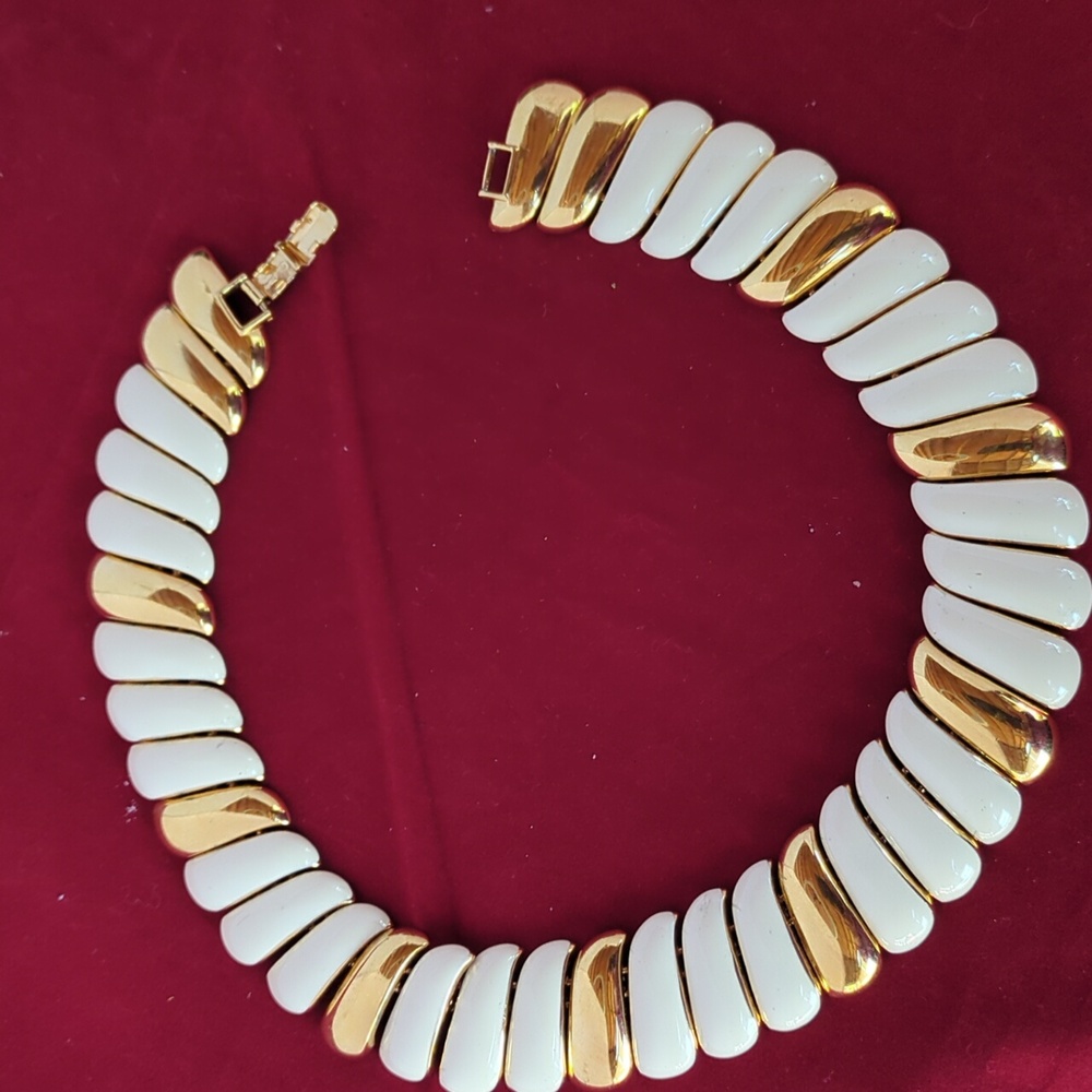 Monet Choker Beige Gold Tone Designer Signed Vintage 1980s 1990s. - Picture 10 of 14
